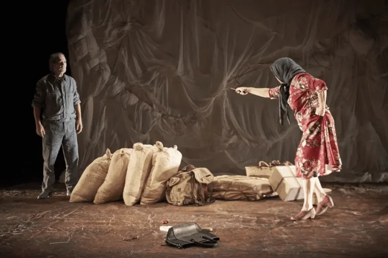 Amalia y el río critica