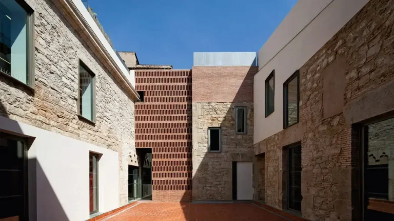 Centre de Les Arts Lliures nova temporada 1 (1)